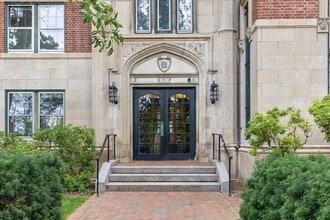 Building Photo - 987 Memorial Dr