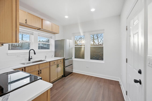 Foto del edificio - 1942 Elmwood Ave