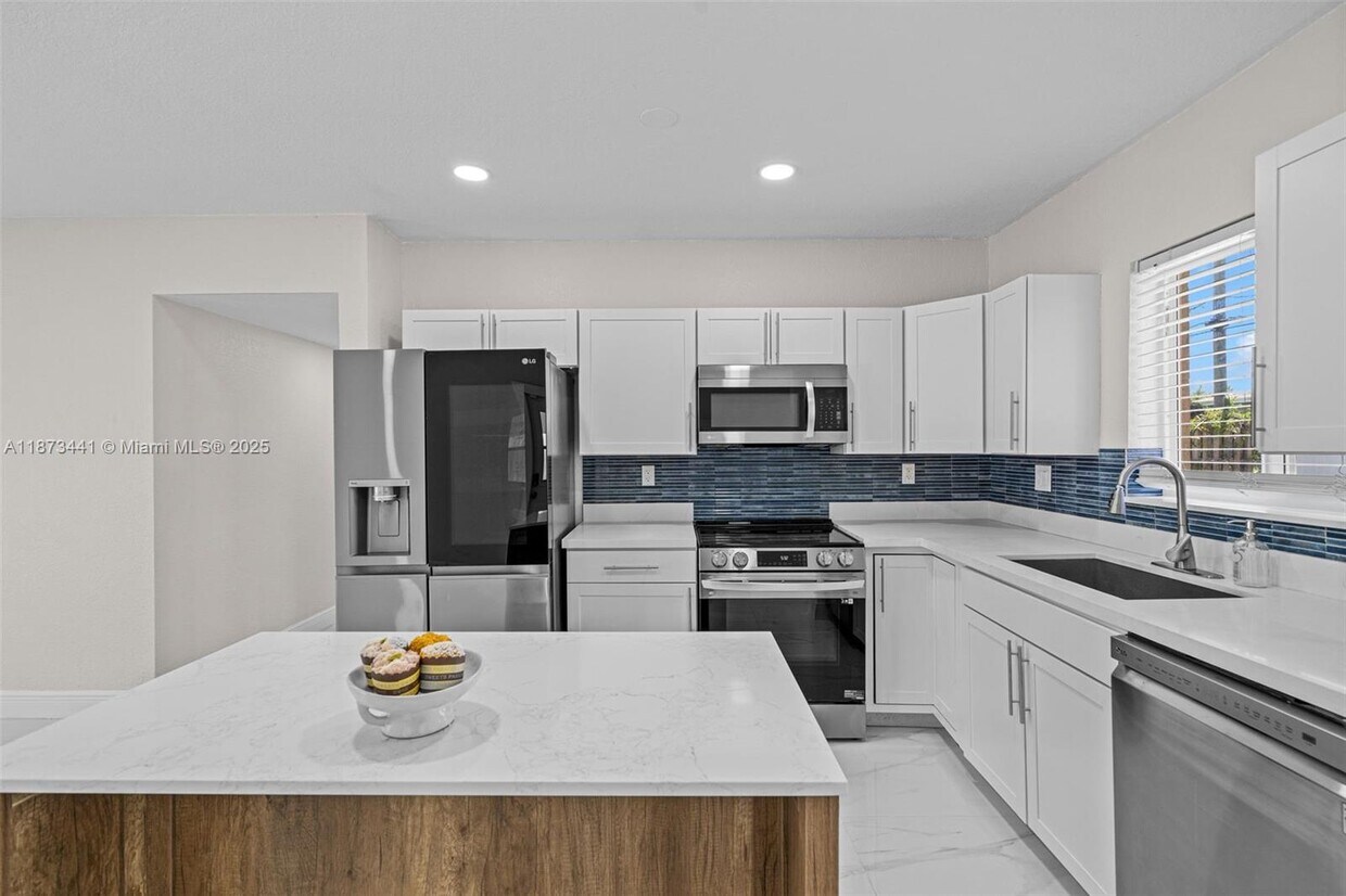 Foto principal - 3220 NW 4th Ct