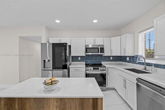 Building Photo - 3220 NW 4th Ct