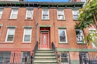 Building Photo - 182A Christopher Columbus Dr