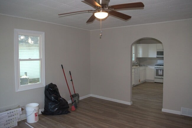 Building Photo - Great 2 Bed 1 Bath House!
