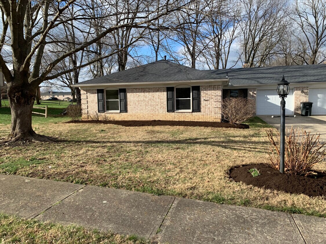 Primary Photo - 651 Tree View Dr