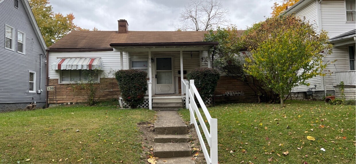 Primary Photo - 136 N Ogden Ave