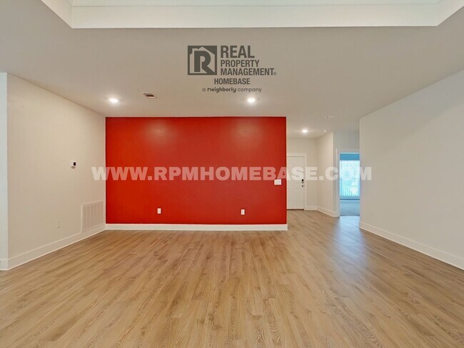 Building Photo - Elegant 4-Bedroom Residence in Desirable C...