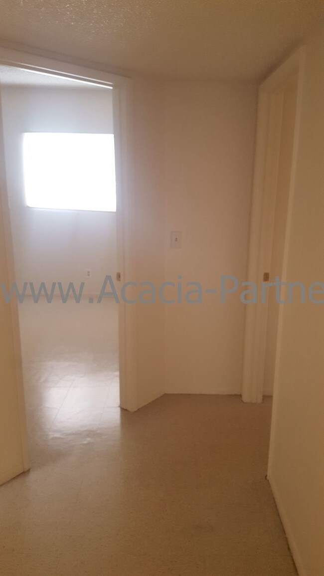 Foto del edificio - 2025 N Swan Rd