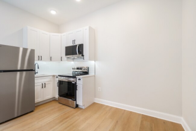 Building Photo - 604 N Eutaw St