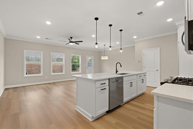 Building Photo - 4561 Moray Dr