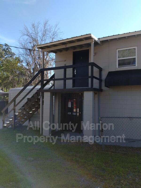 Building Photo - 2441 N Pine Ave