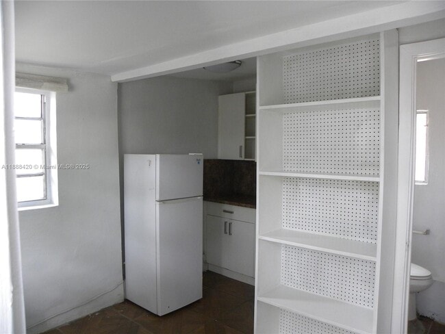 Building Photo - 214 NW 49th Ave