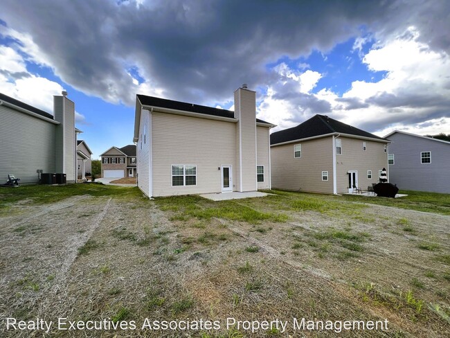 Building Photo - 4 br, 2.5 bath House - 8117 Equinox Lane