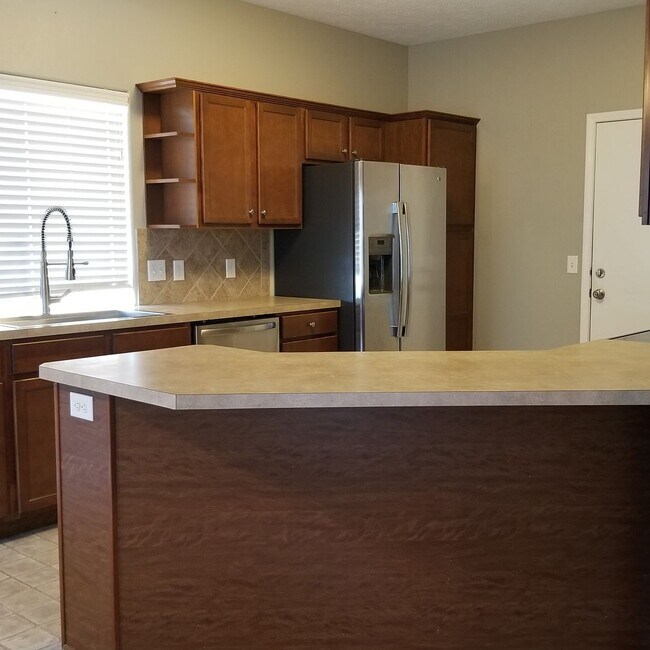 Foto del edificio - Beautiful & Spacious 4 Bedroom In Northwes...