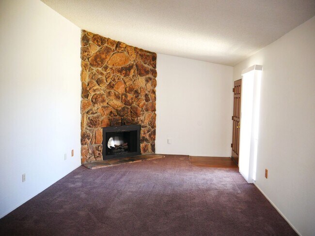 Building Photo - Cozy 2 Bed 2 Bath 950sq. ft. Duplex in Elk Grove