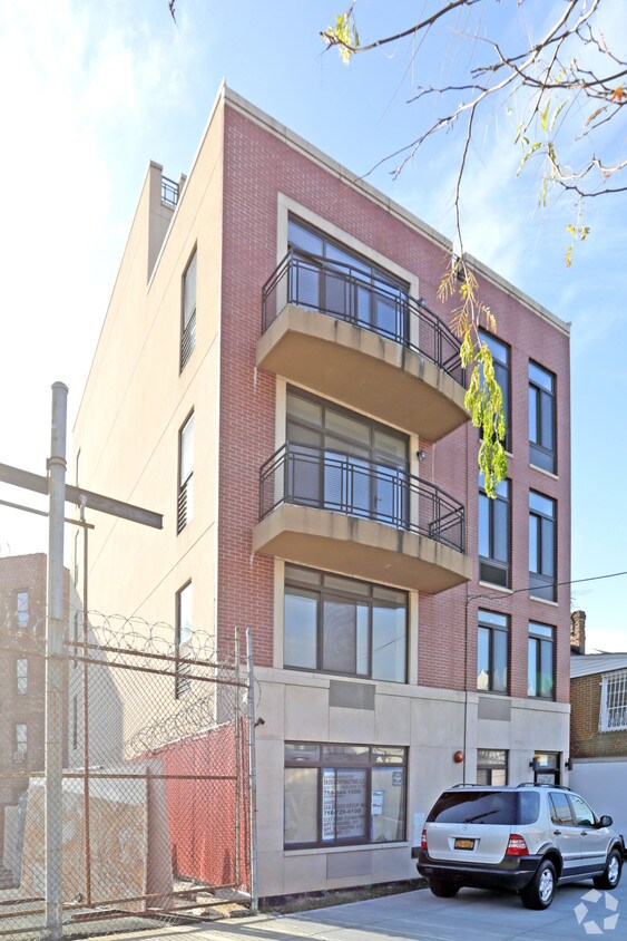 Foto principal - 29-11 12th St