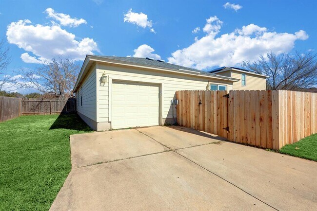 Building Photo - 5305 Viewpoint Dr