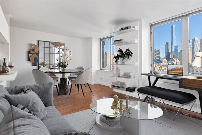 Building Photo - 500 W 43rd St