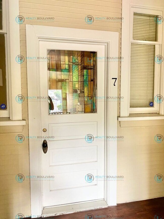 Foto del edificio - 245 W Taylor St
