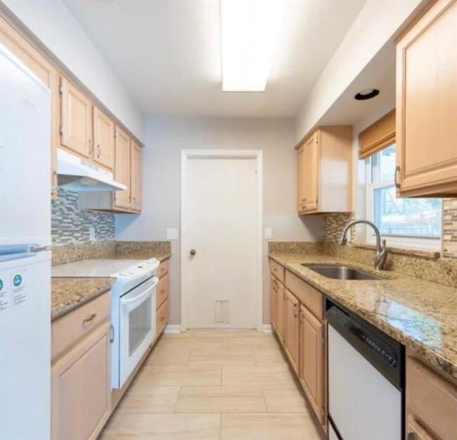 Building Photo - 6818 Robinswood Ln
