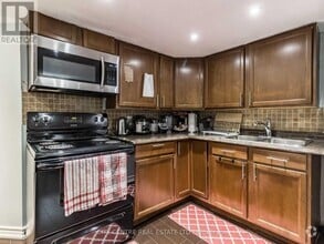 Building Photo - 218 Valleyway Dr
