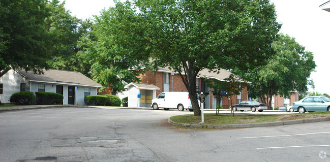 Building Photo - Sweetbriar Apartments