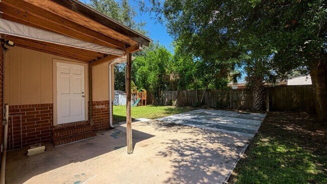 Foto del edificio - 3219 Fruitwood Ln