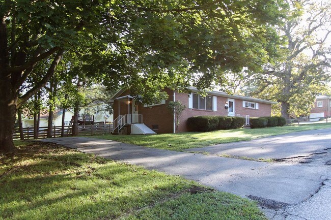 Building Photo - Rancher in Charles Town
