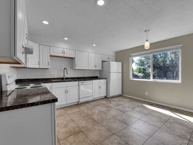 Foto del edificio - 2799 West 5500 South