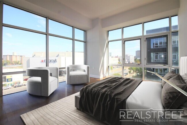 Foto del edificio - LUXURY 3 BR 2 Bath in Queens!