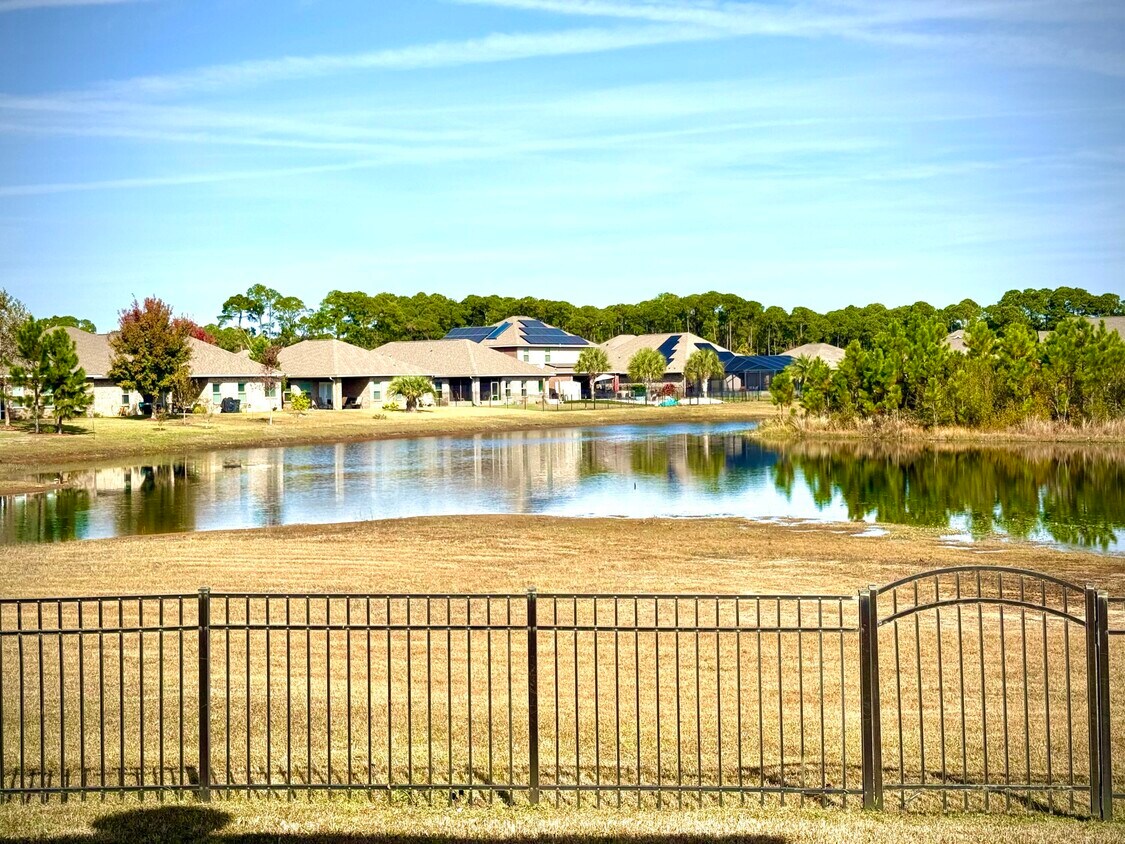 Primary Photo - 399 Pin Oak Loop