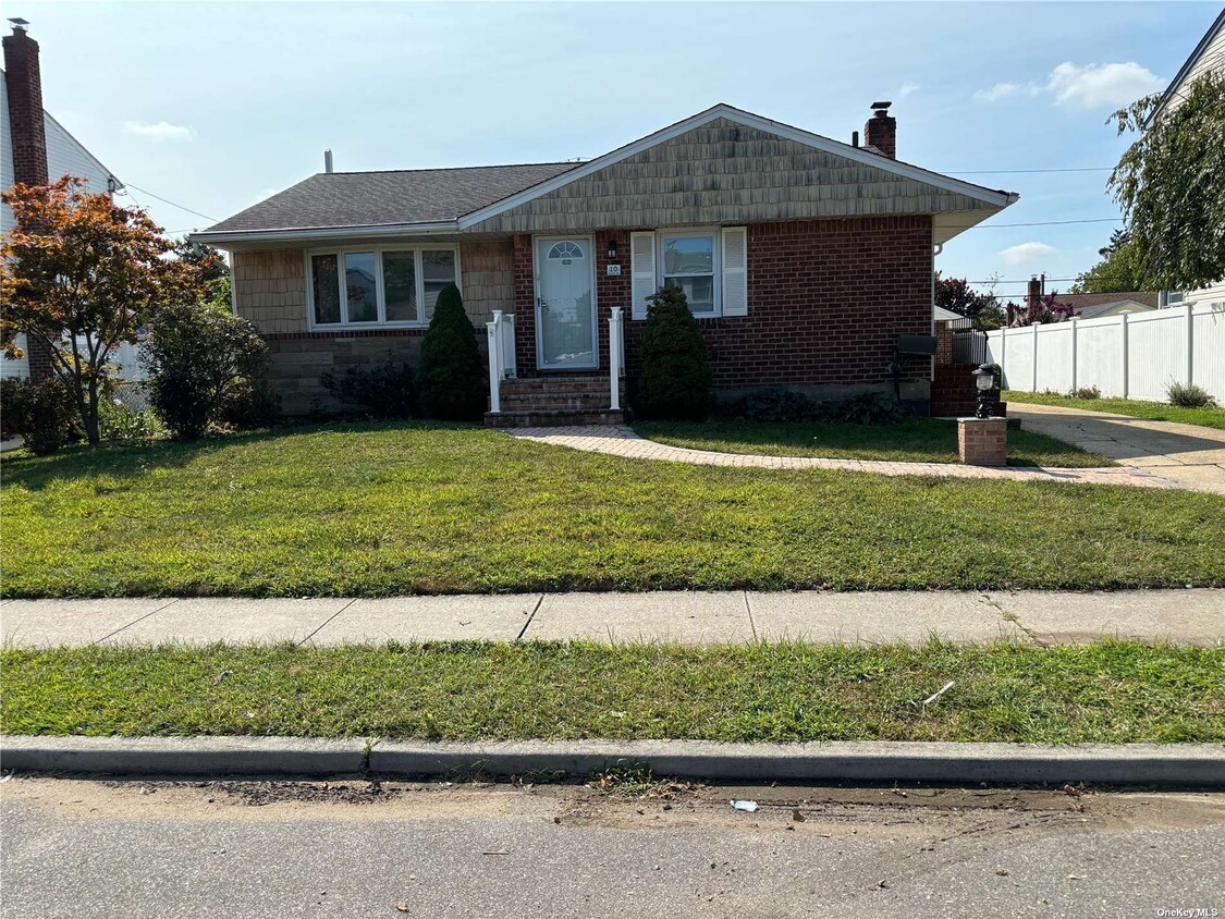 Primary Photo - 10 Buckner Ave