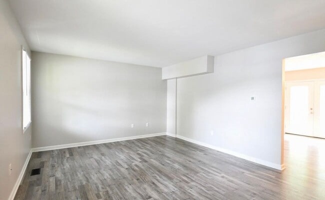Building Photo - 5122 Redbud Rd