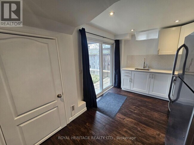 Photo du bâtiment - 51 Frank Wheeler Ave