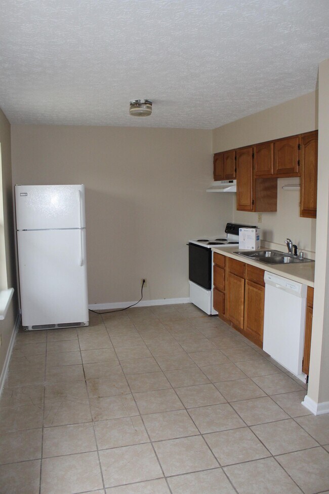 166 Lawrence St Unit 166103, Brandenburg, KY 40108 Room for Rent in