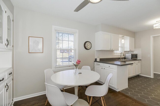 Foto del edificio - 407 SW Stratford Rd