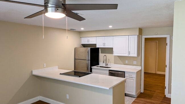 apartment 4 - Tropical Breeze Apartments