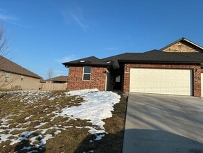 Building Photo - 1912 S 18th Ave