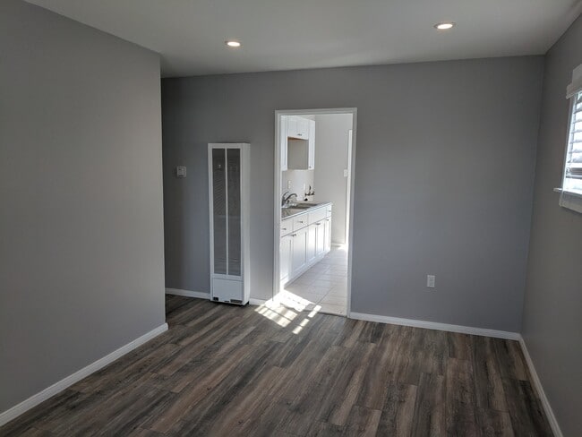 Building Photo - Great Outdoor Living!! One Bedroom Duplex in North Clairemont