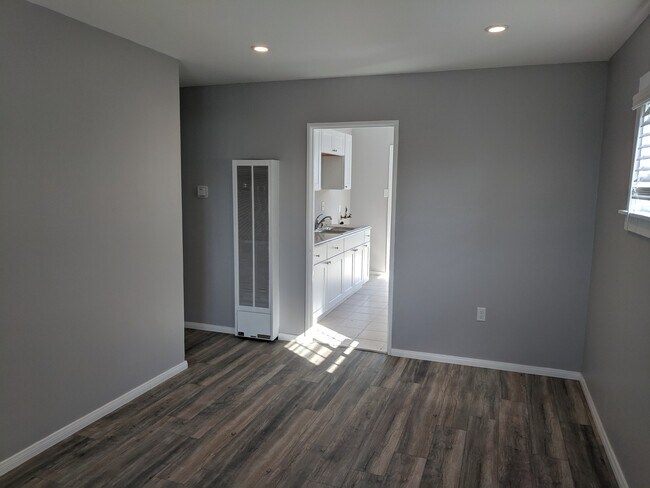 Foto del edificio - Great Outdoor Living!! One Bedroom Duplex in North Clairemont
