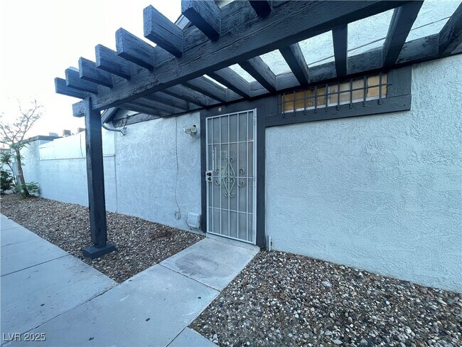 Foto del edificio - 4007 Danford Pl