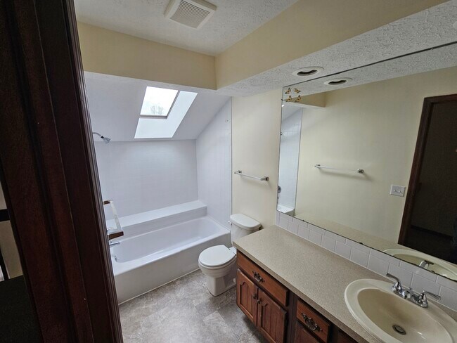 Foto del edificio - 763 Karlson Dr