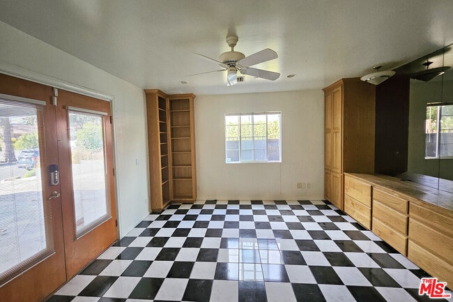 Foto del edificio - 302 N Griffith Park Dr