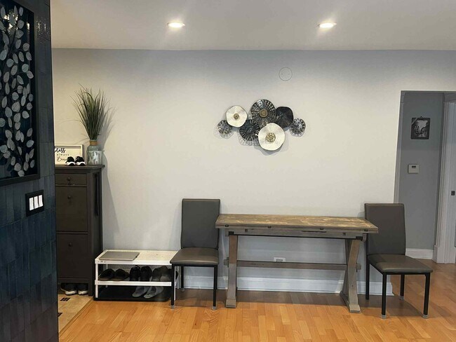 Foto del edificio - 1354 E Washington St