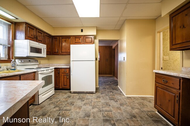 Building Photo - 3 br, 1.5 bath House - 1009 5th Avenue south