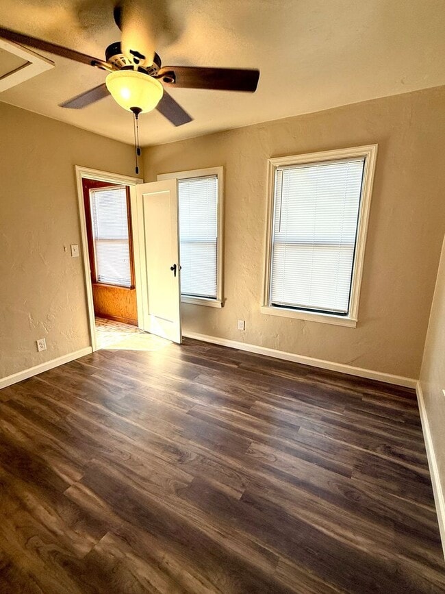 Foto del edificio - House Available!