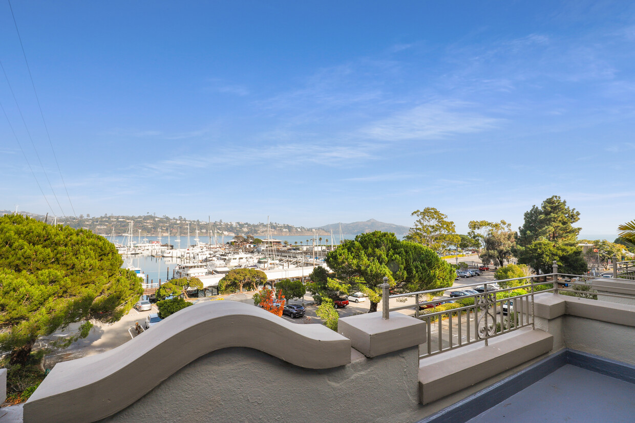 Foto principal - 833 Bridgeway