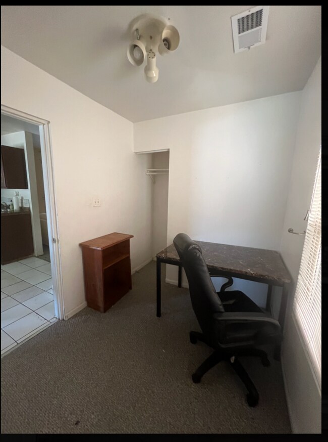 Foto del edificio - 821 N Hermitage Ave