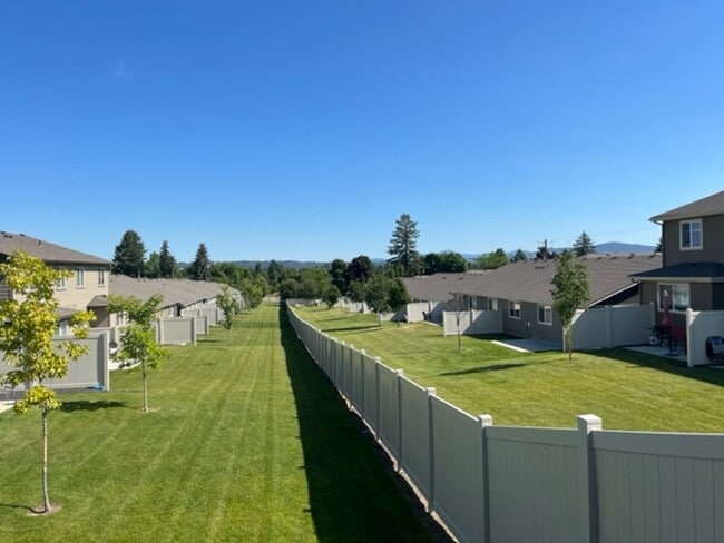 Building Photo - 1606