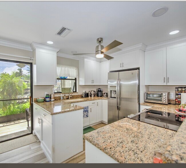 Foto del edificio - 4803 SW Santa Barbara Ct