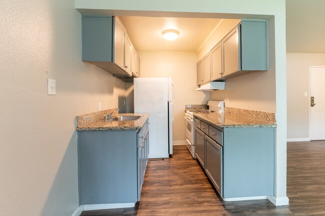 Building Photo - The Ridge at McClellan
