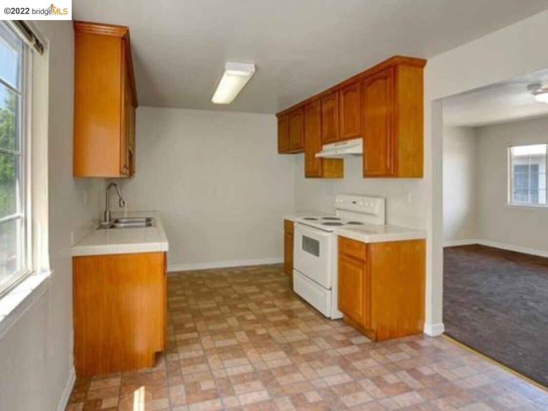 Foto del edificio - 9226 Bancroft Ave